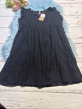 NWT ePretty Boutique Black Babydoll Eyelet Flutter Sleeve Dress sz M